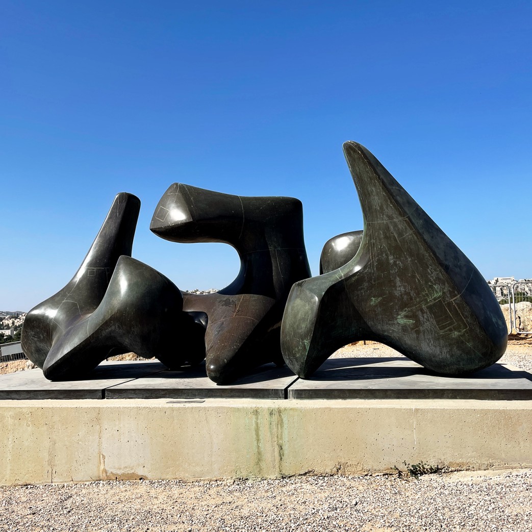 Генри Мур — Трехчастная структура. Позвоночник, 1968-69 (бронза)