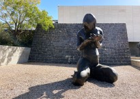 Эмин Трейси — Мать, 2017 (бронза) ракурс