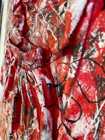 Джон Пешков — Кровавая Мэри, 2021 (акрил, холст, личные вещи блогера Ники Вайпер) фрагмент