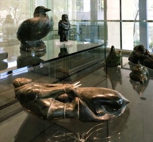 Mark Uqittuq Amaamattuaq — Человек, тянущий моржа, 1955