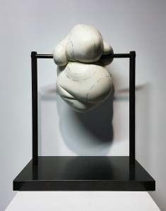 Константин Новиков - Подвешенное состояние, 2017 (бетон, металл)