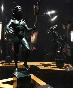 Сальвадор Дали - Мужская фигура с бабочкой, 1984 г.