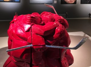 Семен Платонов - Мы команда, 2016 (пенобетон, пластик, фанера, фольга), фрагмент