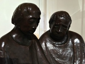 Эрнст Барлах — Монахи за чтением (фрагмент), бронза, 1932