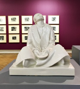 Эрнст Барлах — Слепой нищий, фарфор, 1906