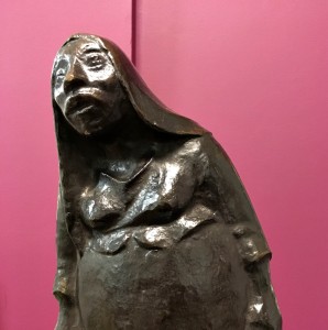 Эрнст Барлах — Стоящая крестьянка (фрагмент), бронза, 1921