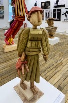 Михаил Едомский — Через дорогу, 2021 (дерево)