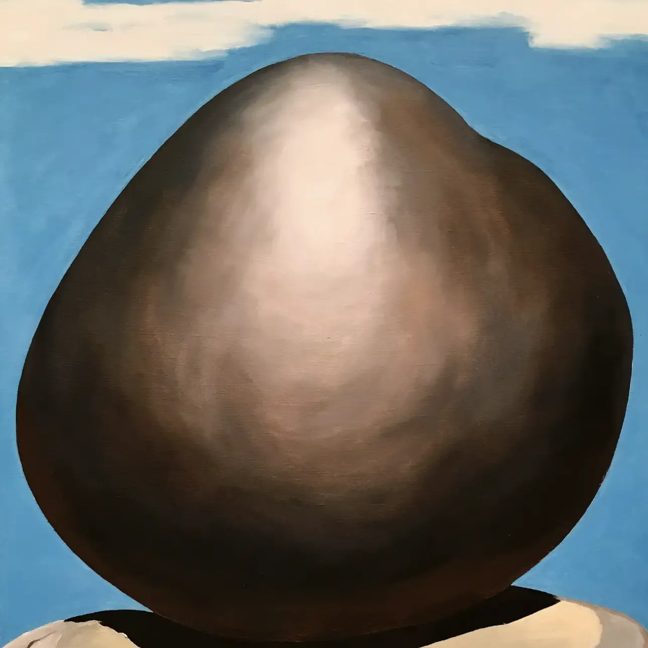 Джорджия О’Киф — Чёрная скала на фоне голубого неба и белых облаков, 1972 (холст, масло)