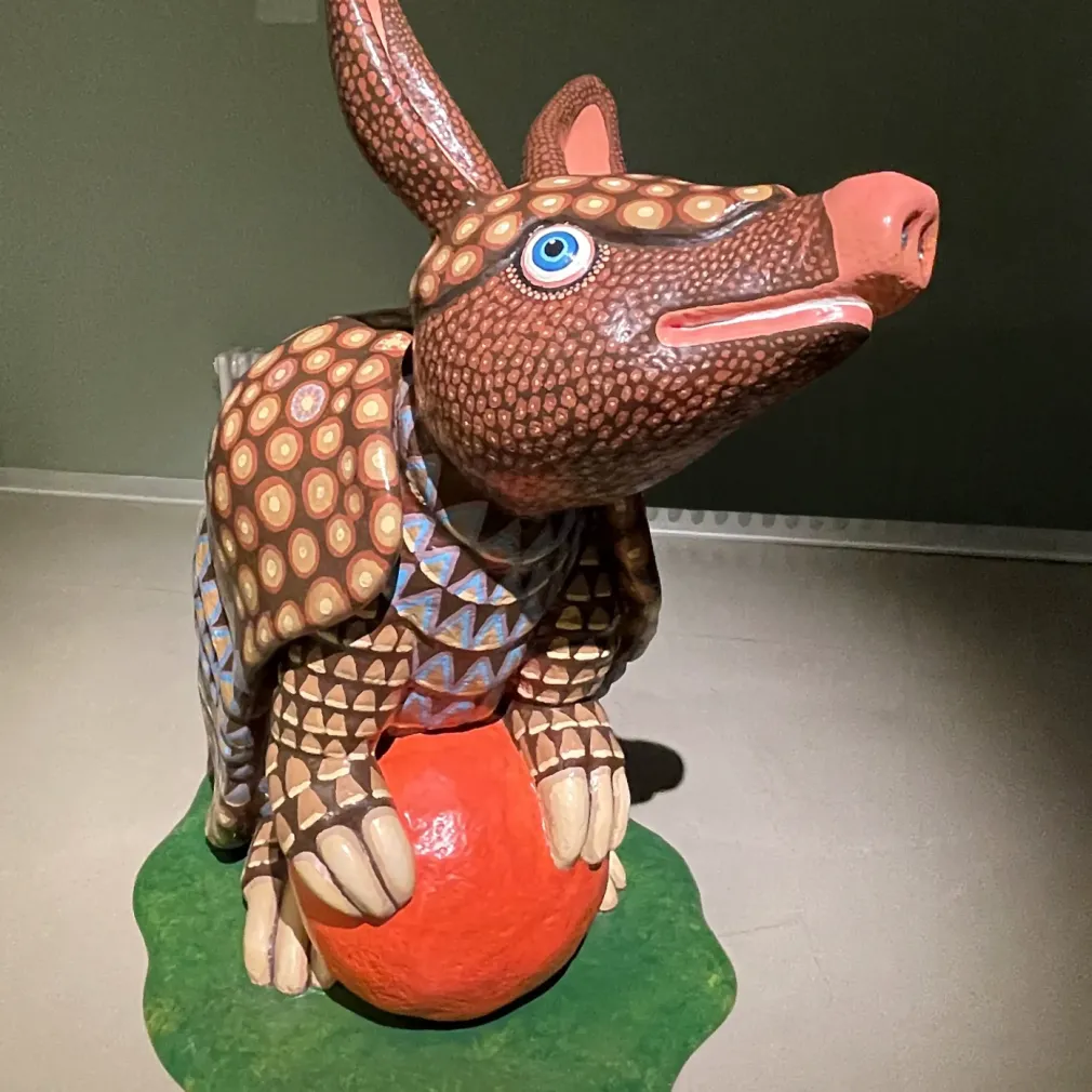 Игорь Васильев -- Броненосец, 2018 (стеклопластик)