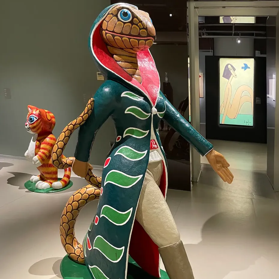 Игорь Васильев -- Змея 1, 2018 (стеклопластик)