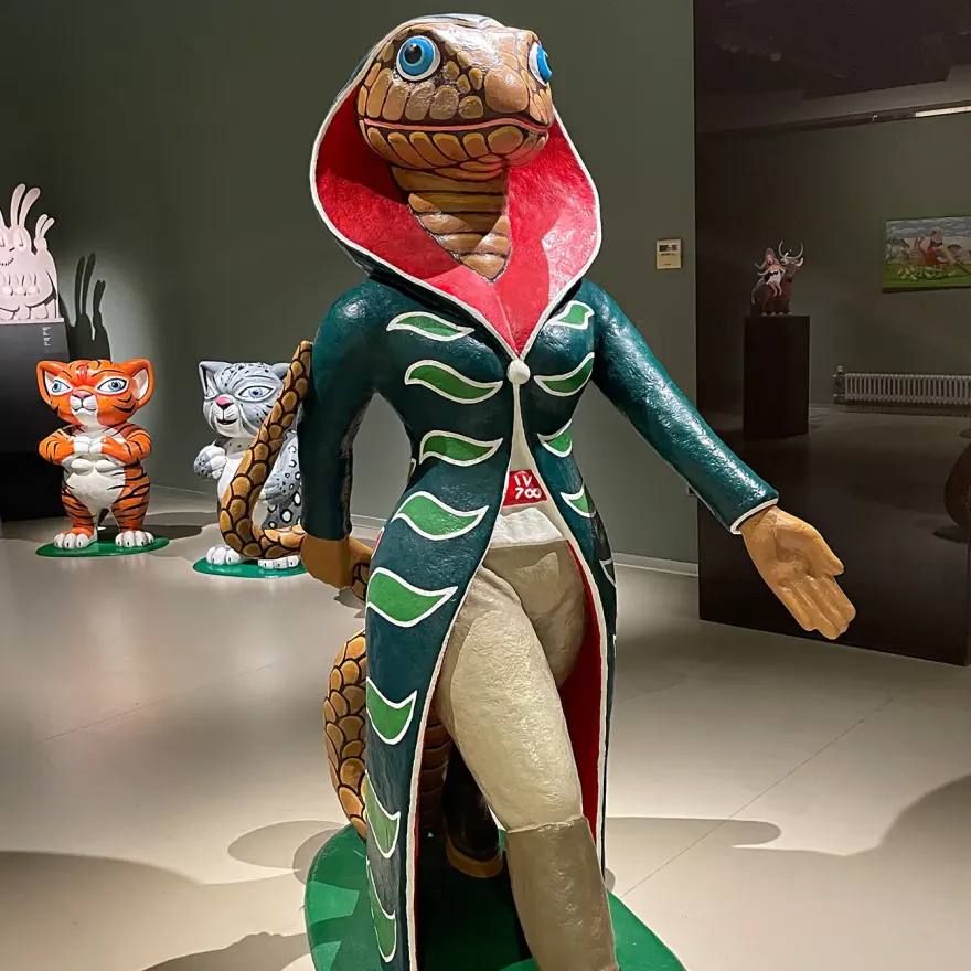 Игорь Васильев -- Змея 2, 2018 (стеклопластик)