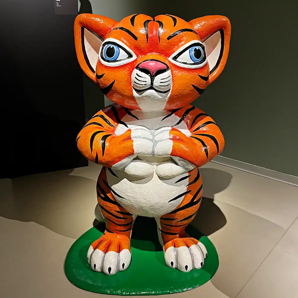 Игорь Васильев -- Кот 1, 2018 (стеклопластик)