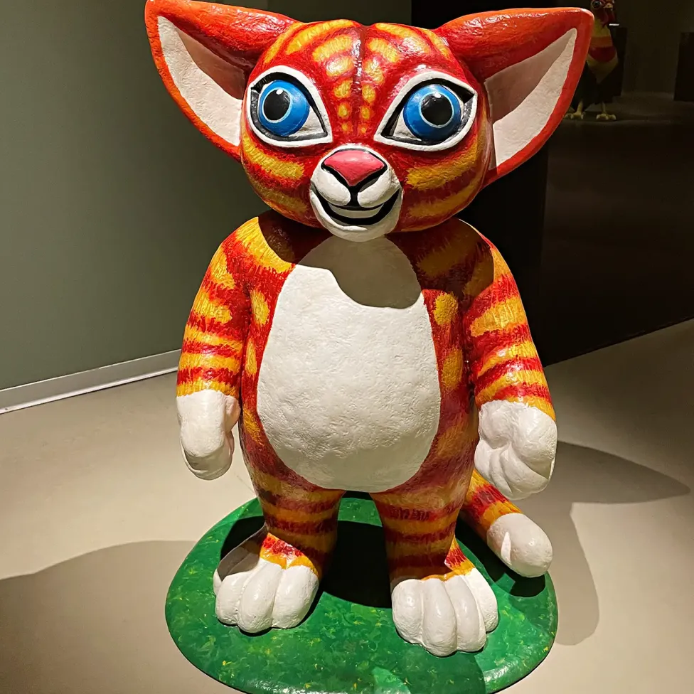 Игорь Васильев -- Кот 3, 2018 (стеклопластик)