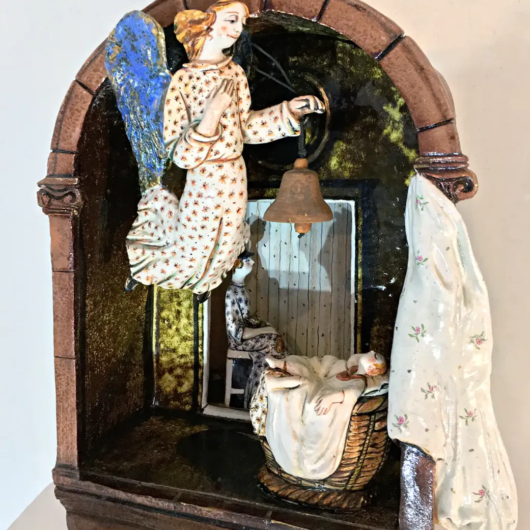 Наталья Савинова — Дом, 2005 (шамот, цветные глазури, надглазурная и подглазурная роспись, металл, стекло)