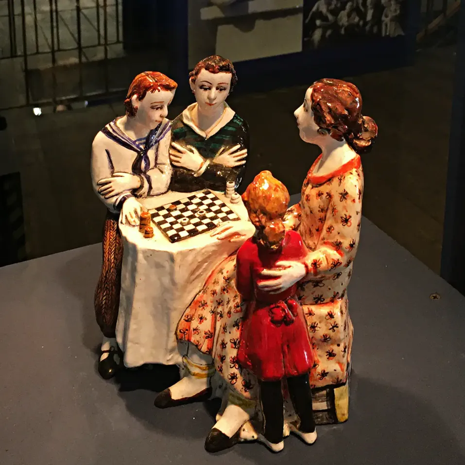 Наталья Савинова —  Мелкая пластика, 2007-2010 (шамот, цветные глазури, надглазурная и подглазурная роспись)