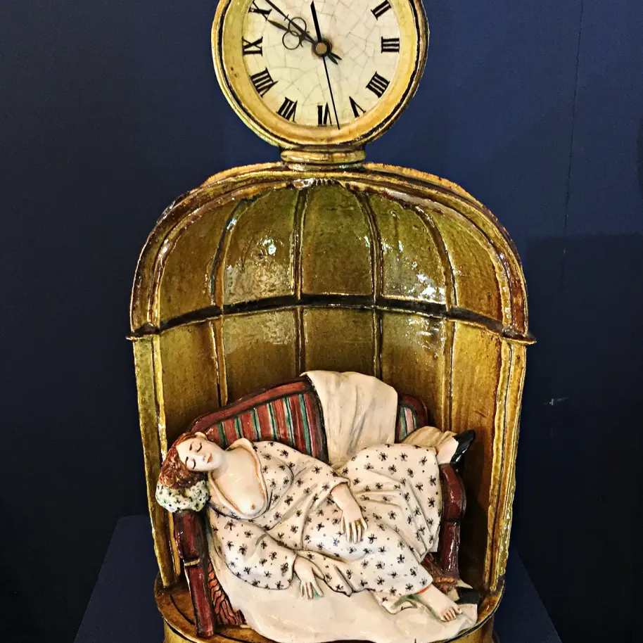 Наталия Савинова — Отдых, 2010 (шамот, цветные глазури, надглазурная и подглазурная роспись, металл)