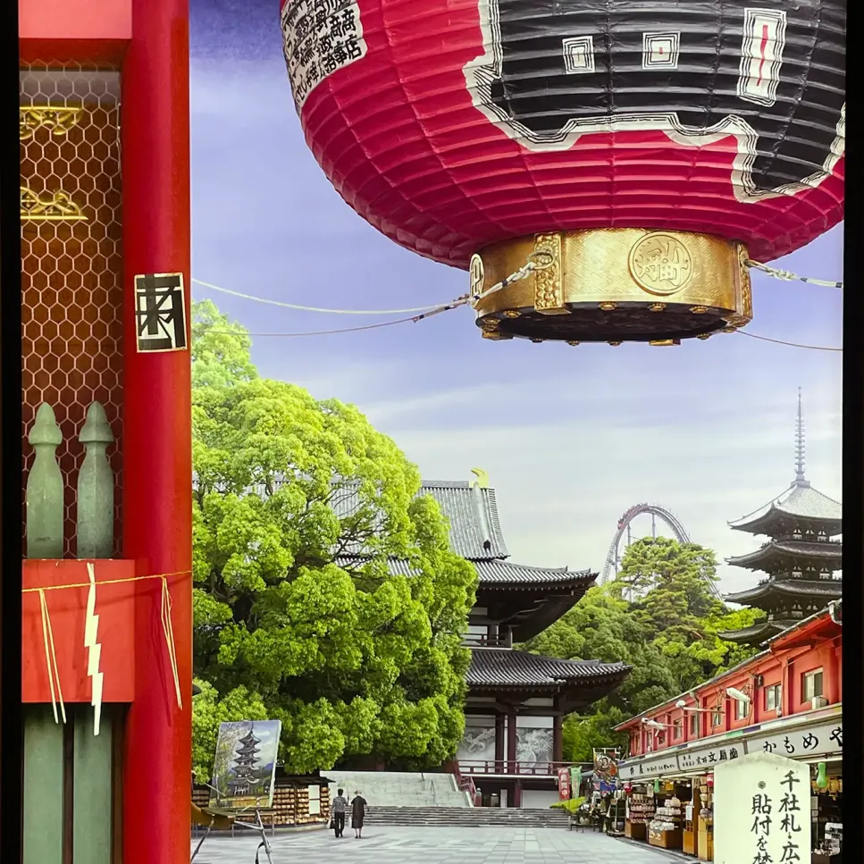 Эмили Оллчёрч — Tokyo Story 8- Temple (по Хиросигэ), 2011 (Прозрачная плёнка на световом коробе)