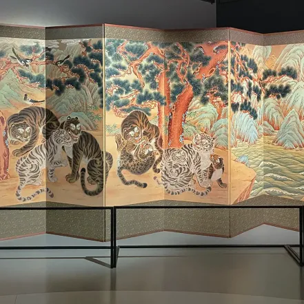 Чи Минсон — Братство тигра 2, 2011 (Складная ширма из десяти секций, бумага ханджи, пигменты, тушь)