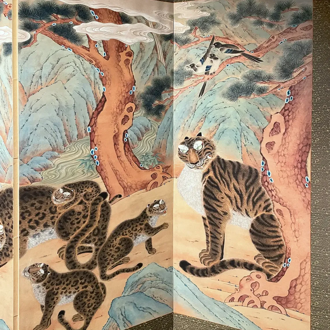 Чи Минсон — Братство тигра 2, фрагмент 1, 2011 (Складная ширма из десяти секций, бумага ханджи, пигменты, тушь)