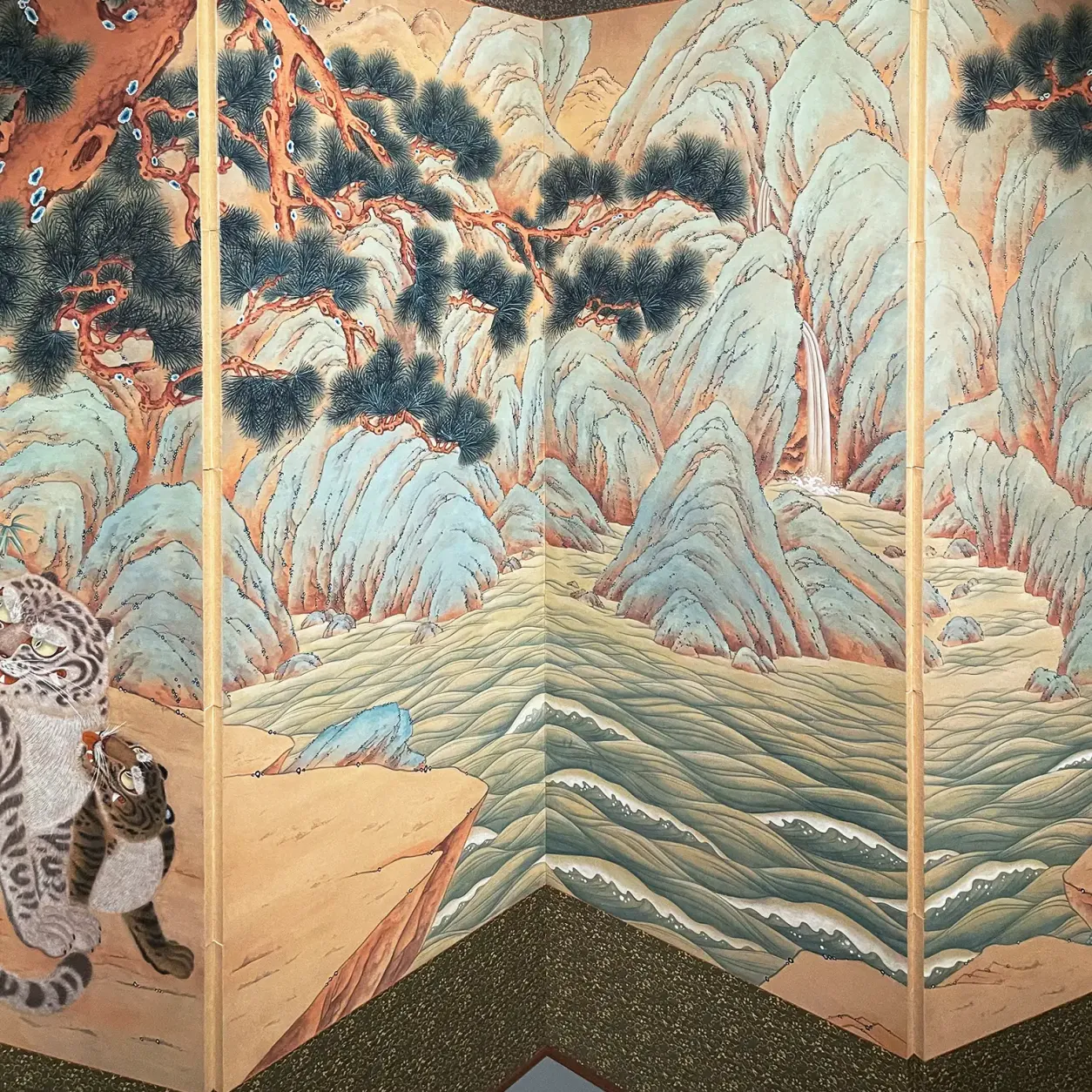 Чи Минсон — Братство тигра 2, фрагмент 2, 2011 (Складная ширма из десяти секций, бумага ханджи, пигменты, тушь)